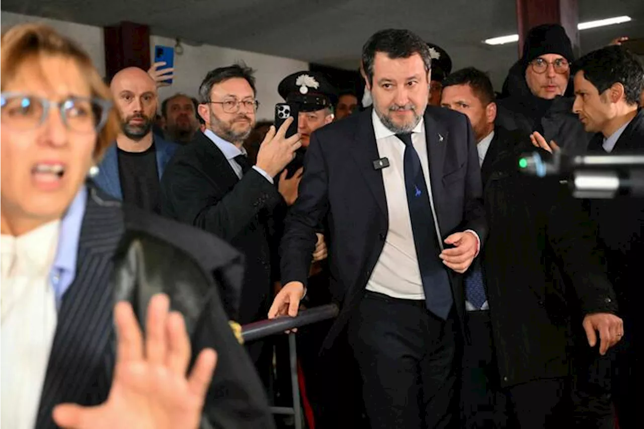 'Il fatto non sussiste', assolto Salvini nel processo Open Arms 'Difendere la Patria non è reato'