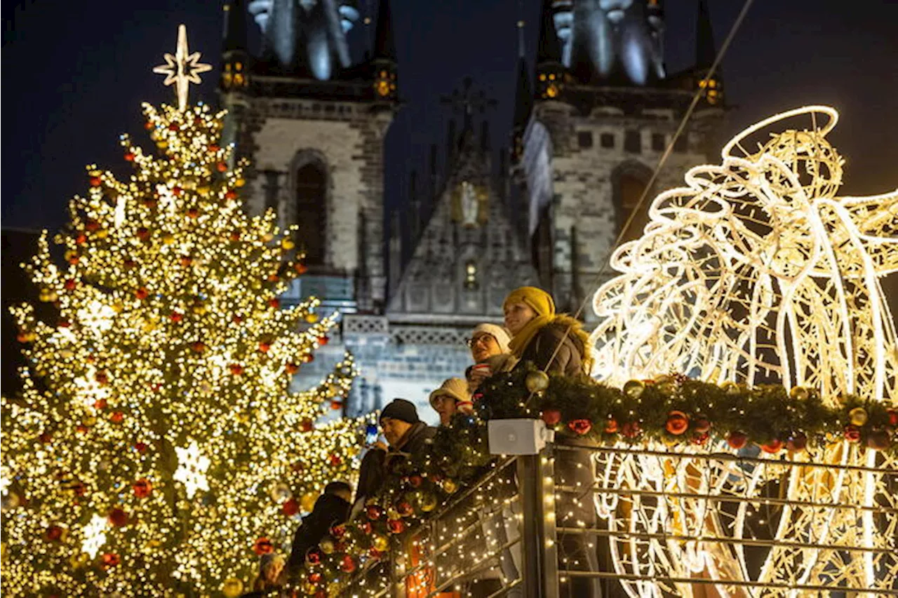 Le luci del Natale, la storia magica e segreta delle luminarie