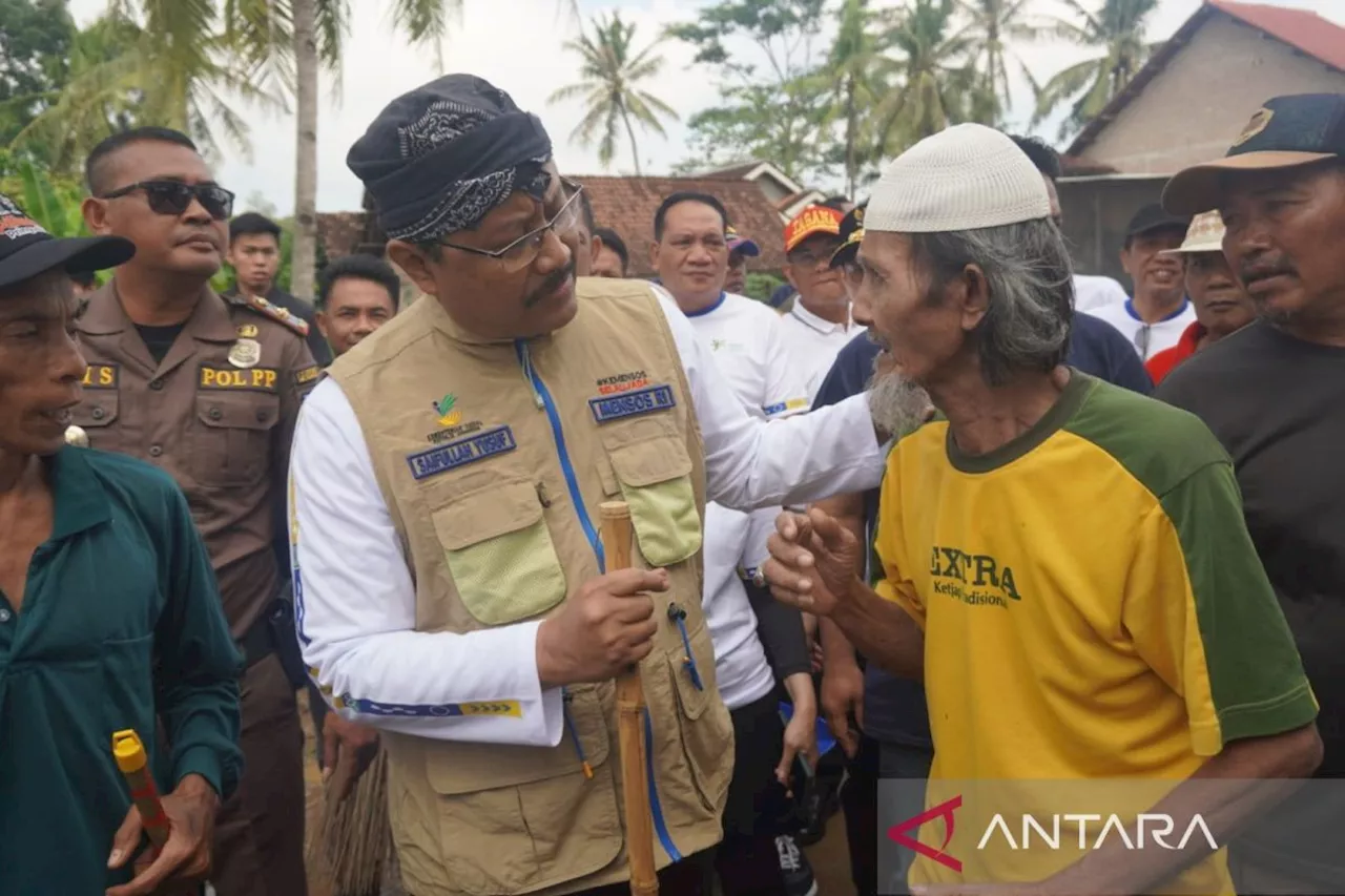 Mensos Suyifullah Yusuf Memimpin Kerja Bakti Serentak di Lampung untuk HKSN 2024