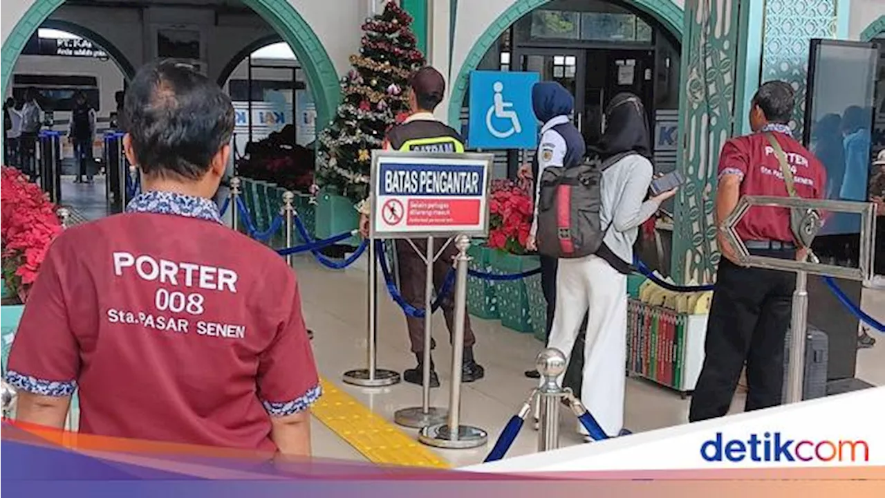 Berapa Penghasilan Porter Pasar Senen Saat Libur Nataru?