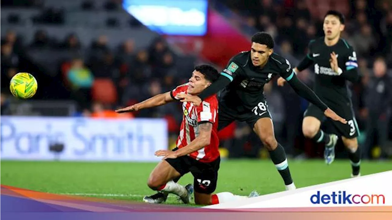 Saat Quansah 'Selamat' dari Kartu Merah di Carabao Cup