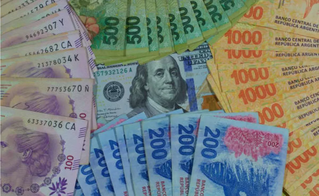 Peso liga cuatro semanas de ganancias frente al dólar; expectativas inflacionarias de 2025 lo beneficiaron