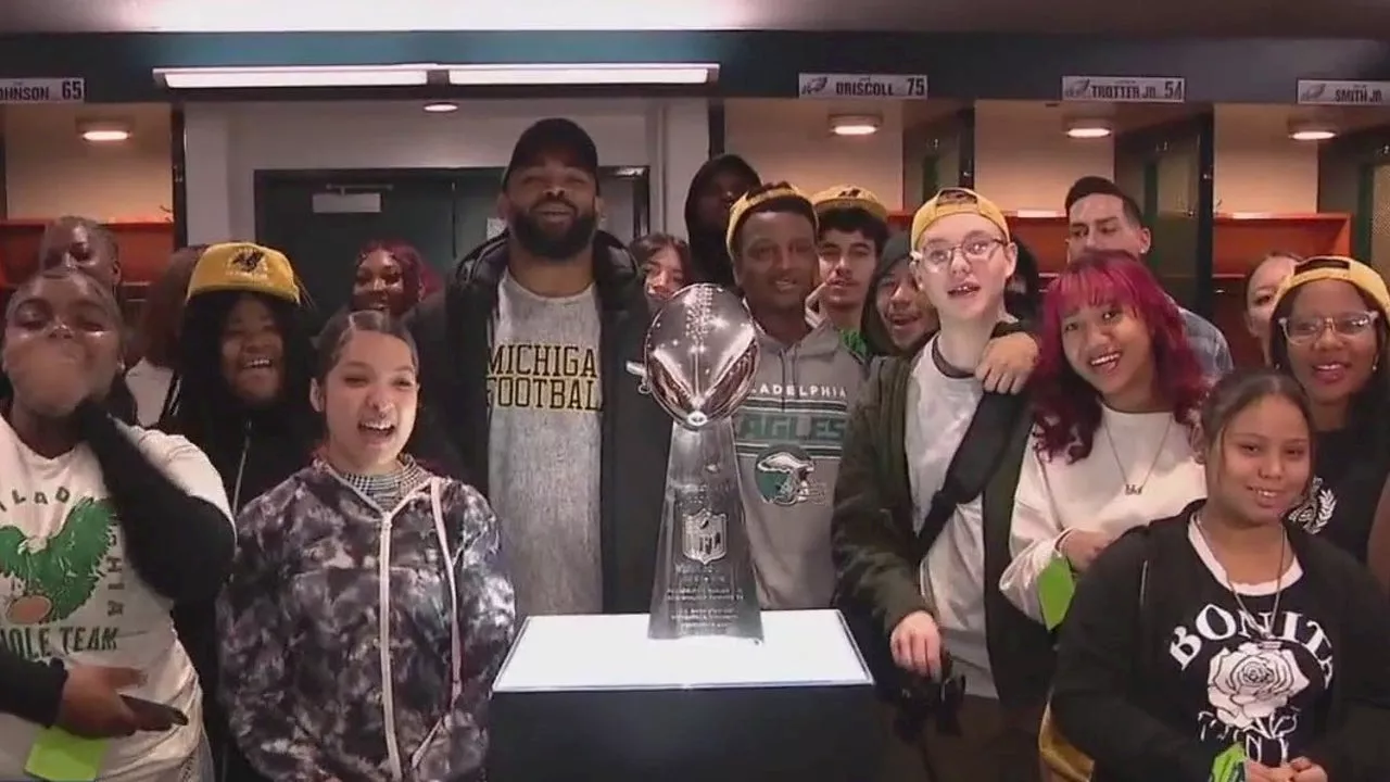 Kylie Kelce sponsors student trip to Lincoln Financial Field in trip that nearly fell through