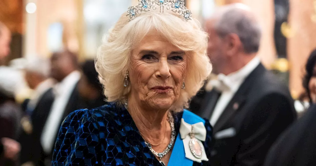 La reine Camilla en plein shopping de Noël : des images étonnantes dévoilées