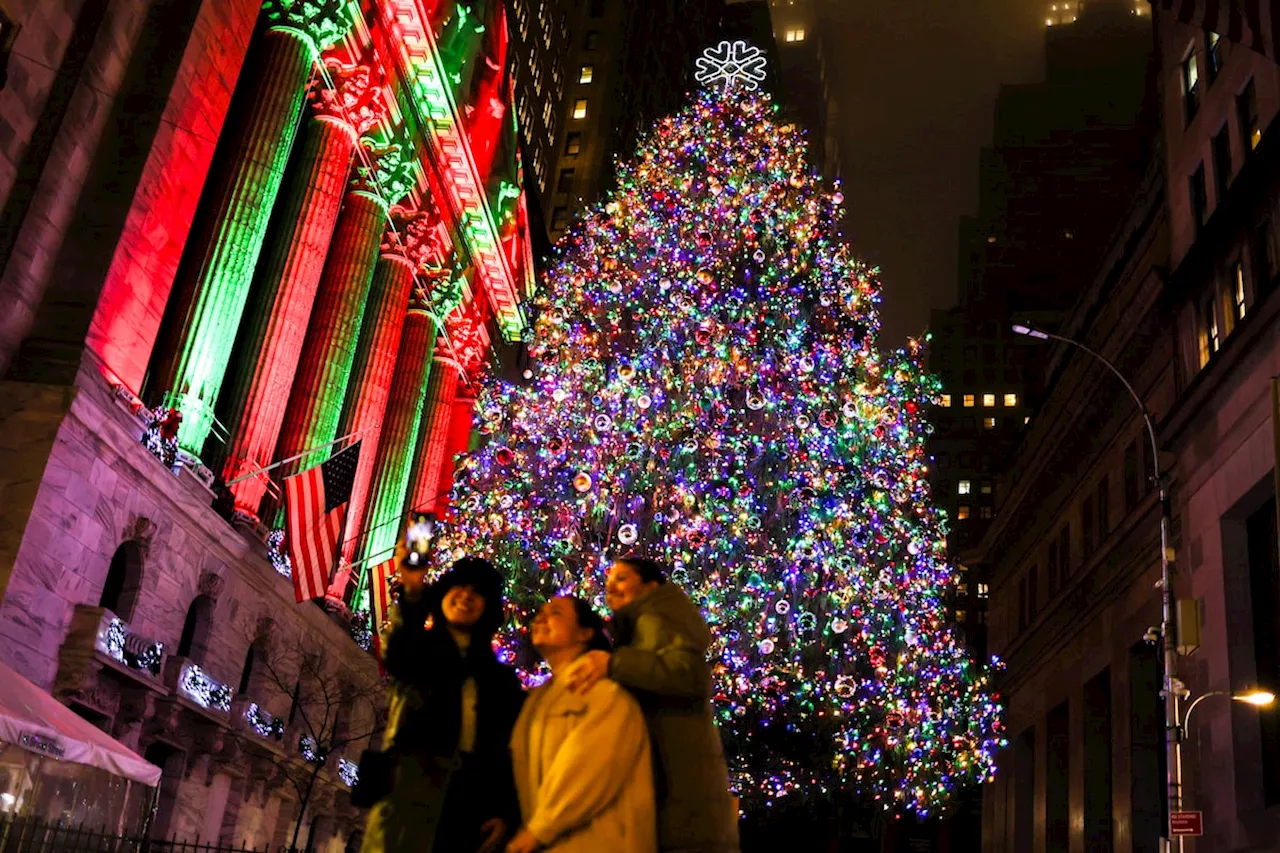 Investors hope for ‘Santa Claus’ rally as stocks lose steam