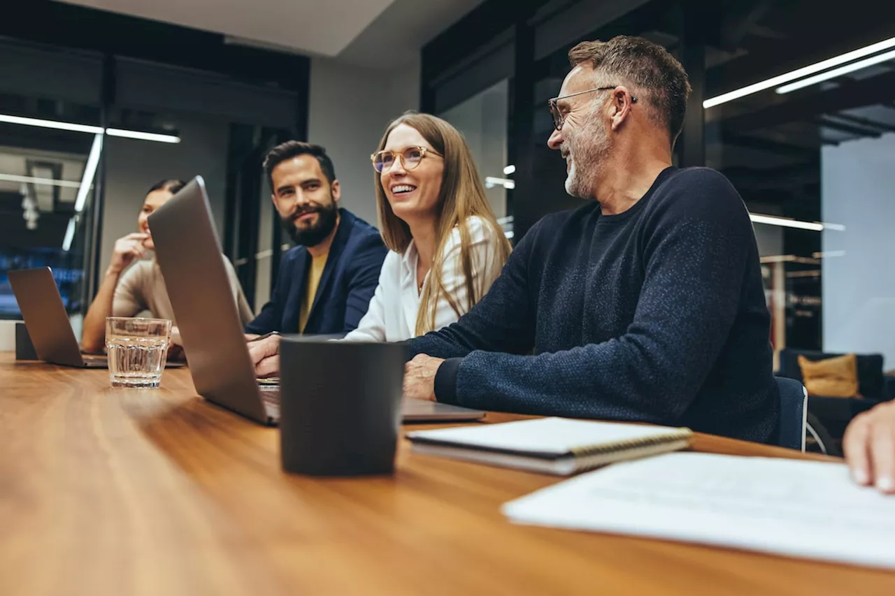 Most Canadian employers to offer bigger year-end bonuses to help with retention