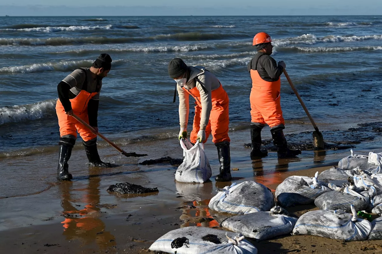 Volunteers struggle to clear spilled oil on Russia’s Black Sea coast