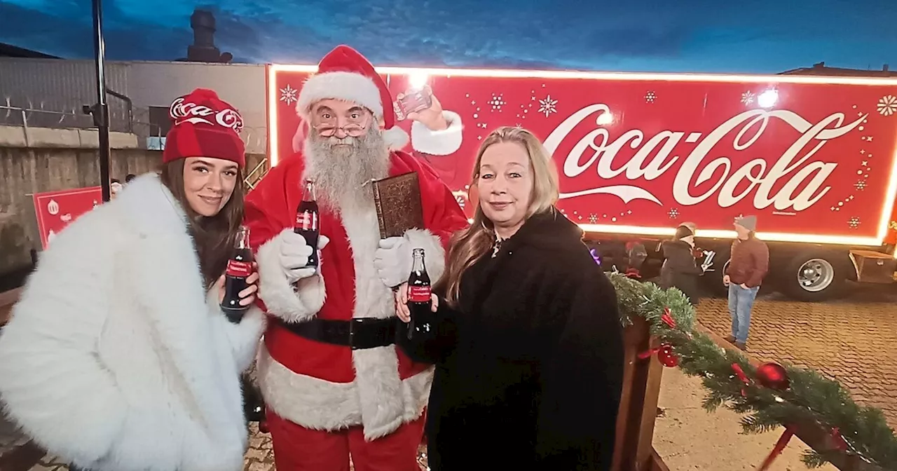 Vanessa Mai besuchte die Regensburger Tafel mit dem Coca-Cola Weihnachtstruck