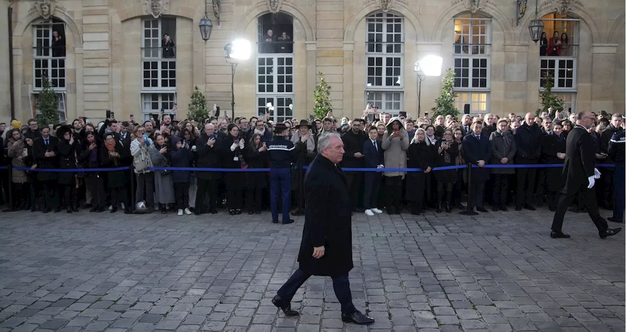 Bayrou sotto attacco per il doppio ruolo di Sindaco e Primo Ministro