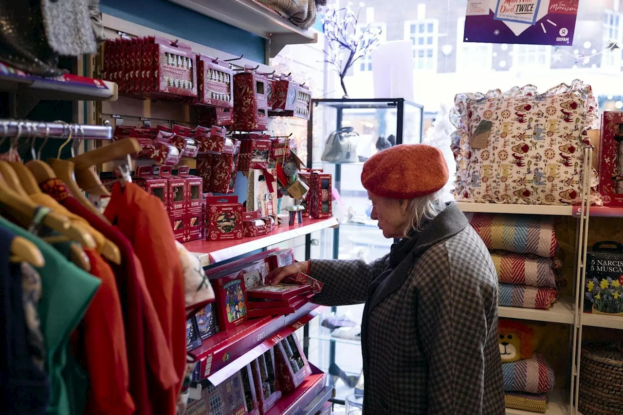 Au Royaume-Uni, l'esprit de Noël souffle sur les cadeaux d'occasion