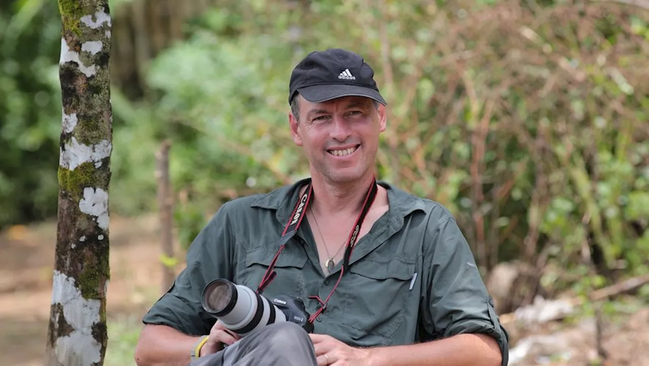 Jean-Marc Sor, infirmiere et photographe passionne d'entomologie, explore les lacs de l'Occitanie