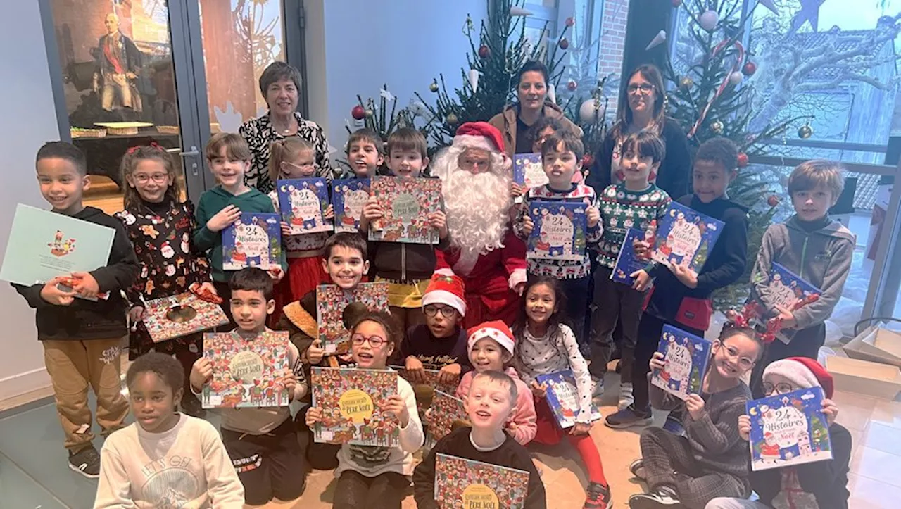 La visite du Père Noël dans les écoles de Valence d’Agen, une tradition souriante