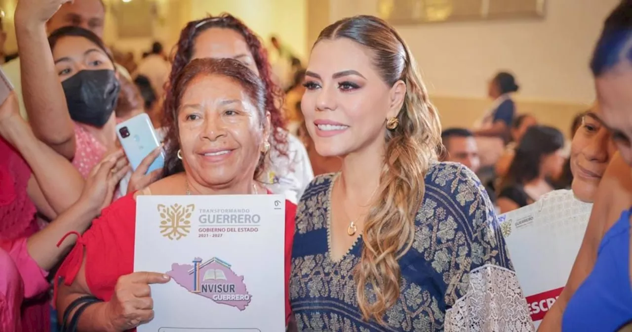 Gobernadora de Guerrero Entrega Títulos de Propiedad a 500 Familias en Acapulco