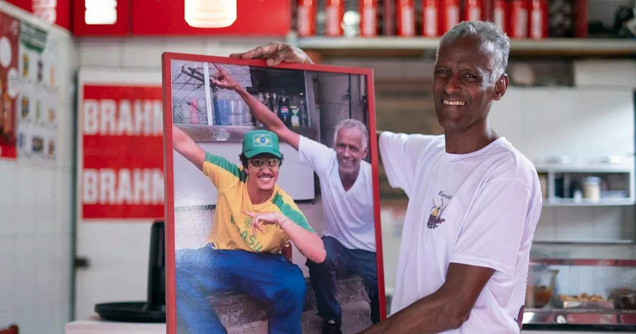 Bruno Mars Transforme Un Petit Bar Brésilien en Attraction Touristique