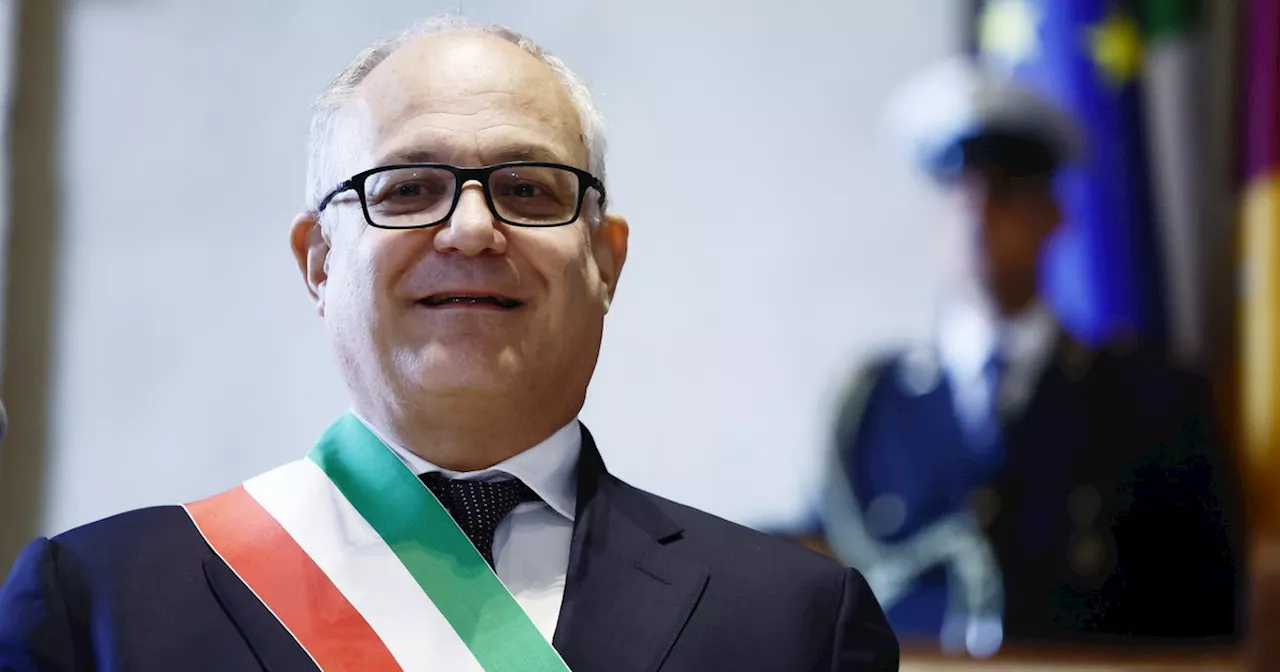 Concertone di Capodanno, Roberto Gualtieri a caccia disperata di cantanti: con chi ci &#034;prova&#034;