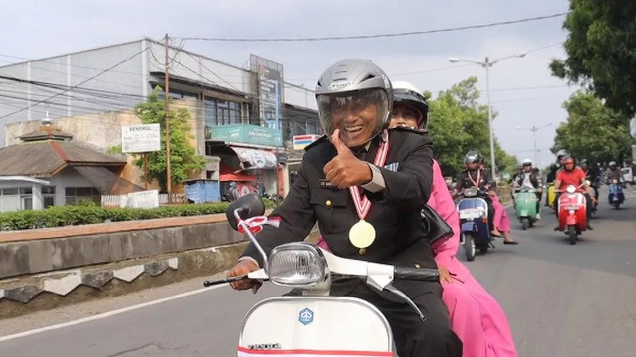 Belasan Anggota Polres Pemalang Diarak Keliling Kota Naik Vespa