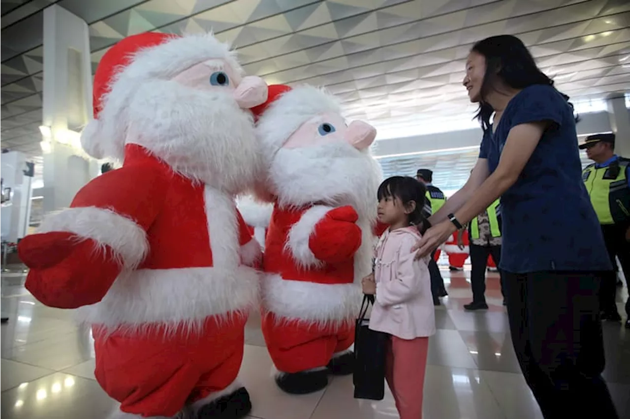 Parade Sinterklas Sambut Natal di Bandara Soetta