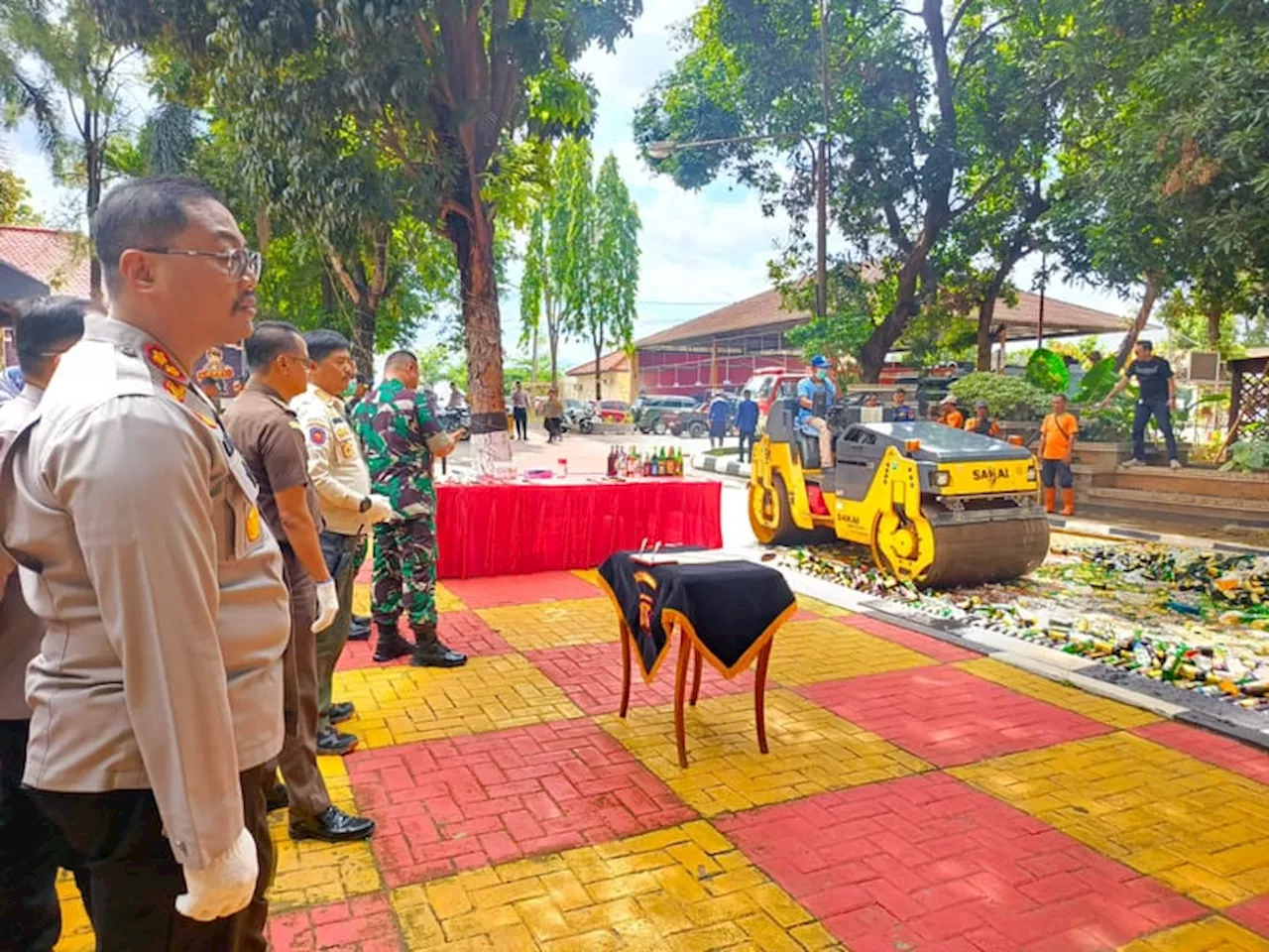 Polres Purwakarta Musnahkan Ribuan Botol Miras