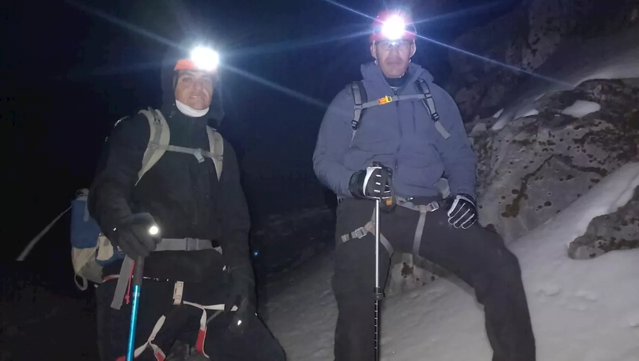 Bomberos de Chihuahua escalan la montaña más alta de México