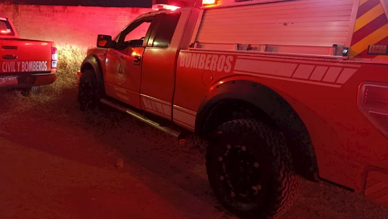 Rescatan a familia durante incendio en Tlaquepaque en la madrugada