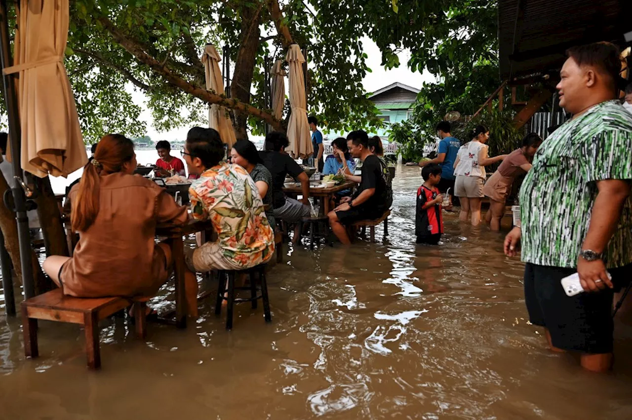 Sobrevivientes del tsunami 2004 en Tailandia se 'reconcilian' con el mar