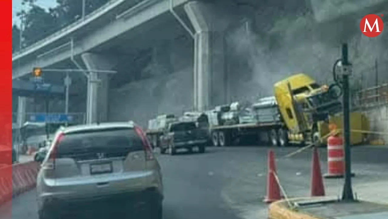 Tráiler choca contra más de 10 vehículos en caseta La Venta de la autopista México-Toluca