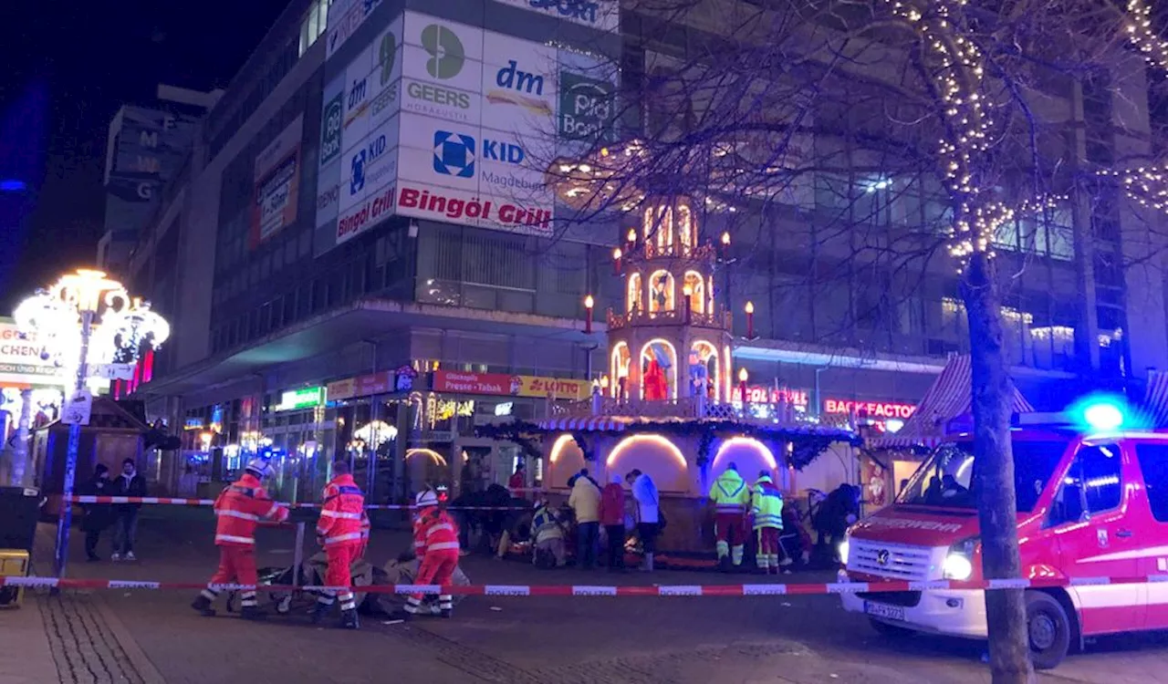 Mann fährt mit Auto in Weihnachtsmarkt in Magdeburg