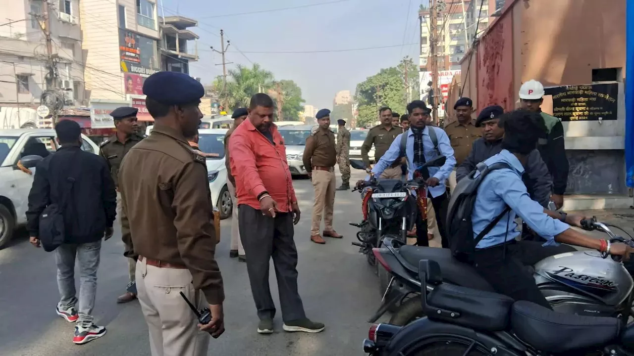 रांची पुलिस ने ईव टीजिंग के खिलाफ छेड़ी मुहिम, फुट मार्च निकालकर छात्राओं को किया जागरूक; मनचलों को दी चेतावनी