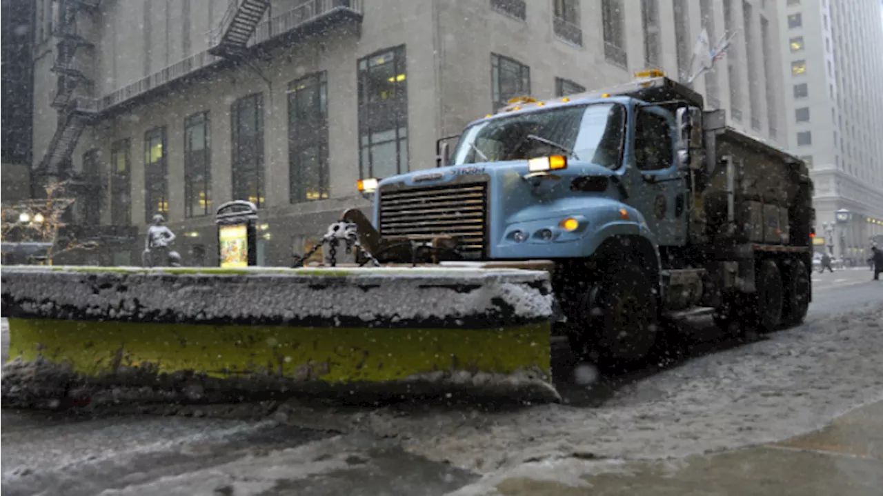 Chicago weather: Waves of snow expected, with slick roads leading to crashes, spin-outs