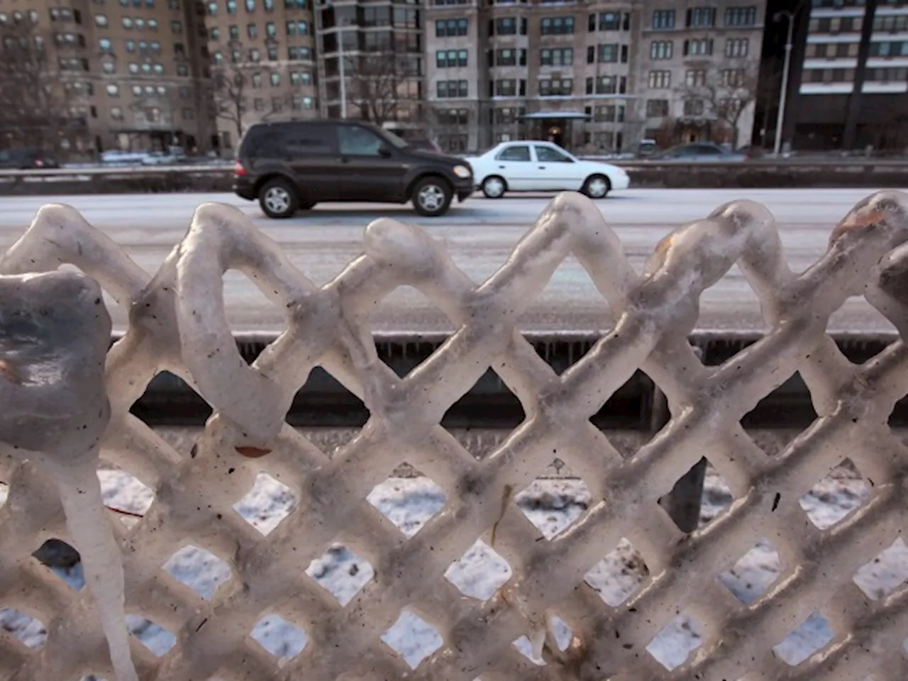 O'Hare Airport issues ground stop; Chicago officials warn of black ice as snow continues