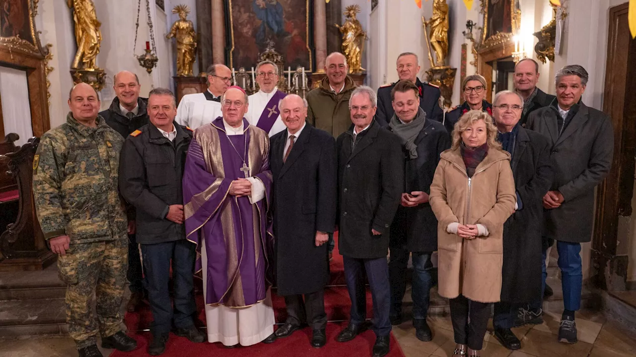 Besinnliche Rorate-Messe vereint Prominenz in St. Pölten