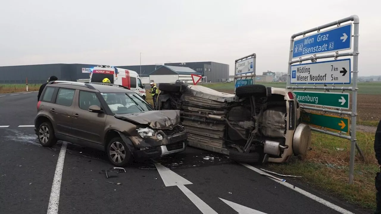 Verkehrsunfall in Biedermannsdorf: Eine Person leicht verletzt