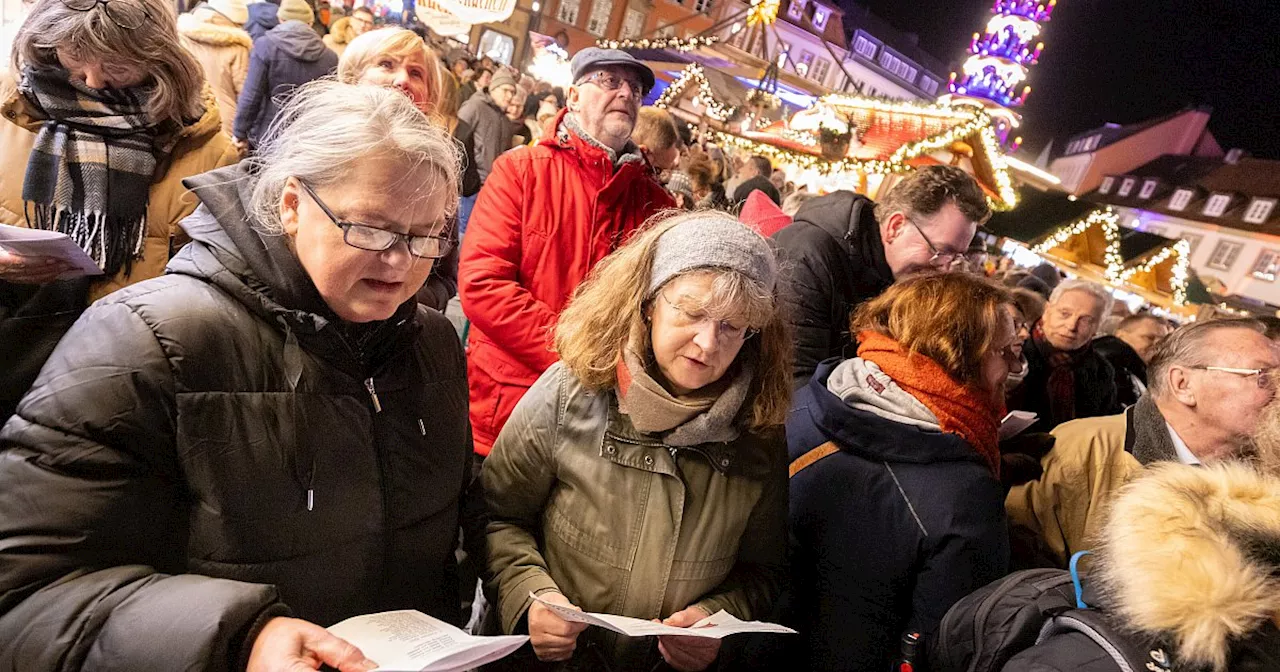 Endspurt beim Paderborner Weihnachtsmarkt: Hunderte kommen zum Weihnachtssingen