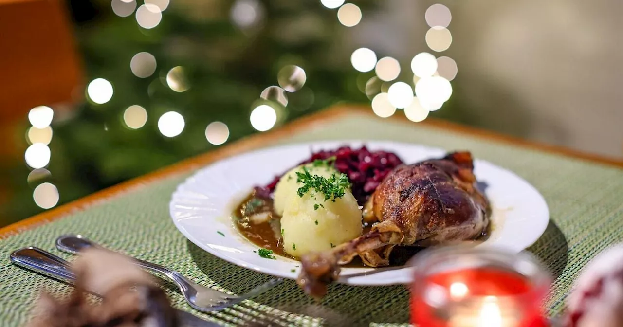 Fleisch und Süßigkeiten: Weihnachtstraditionen in Deutschland