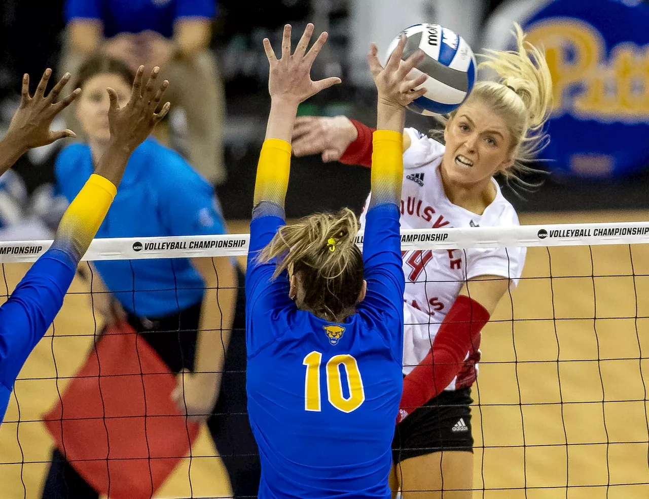 Louisville Beats Pitt to Reach NCAA Volleyball Championship