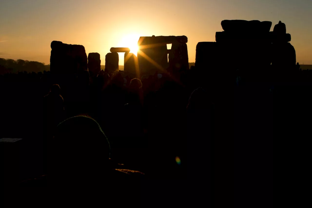 Stonehenge draws crowds, fascination for 2024 winter solstice