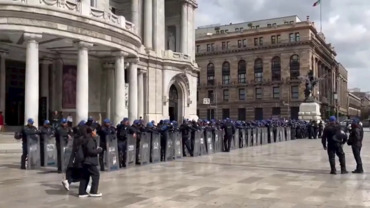 Desalojan a vendedores ambulantes de la explanada de Bellas Artes (Video)