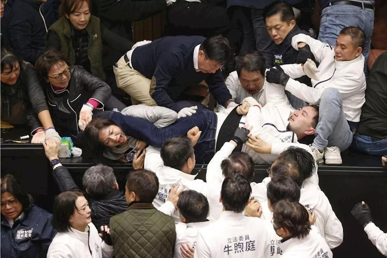 Chaos Erupts in Taiwanese Parliament as DPP Blocks Opposition Bills