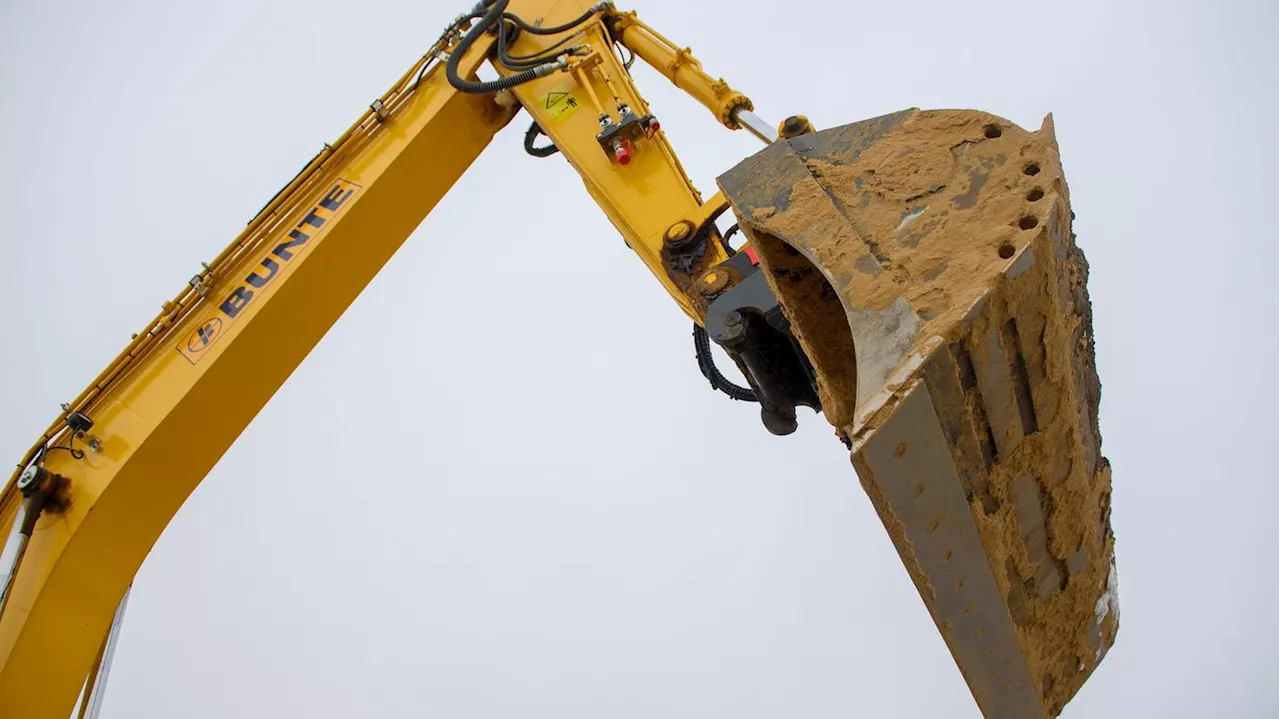 GPS-Tracker schlug Alarm: Mann klaut Bagger in Berlin-Spandau