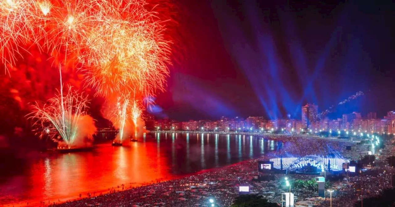 Melhores cidades de praia para passar o Ano Novo e ver a queima de fogos