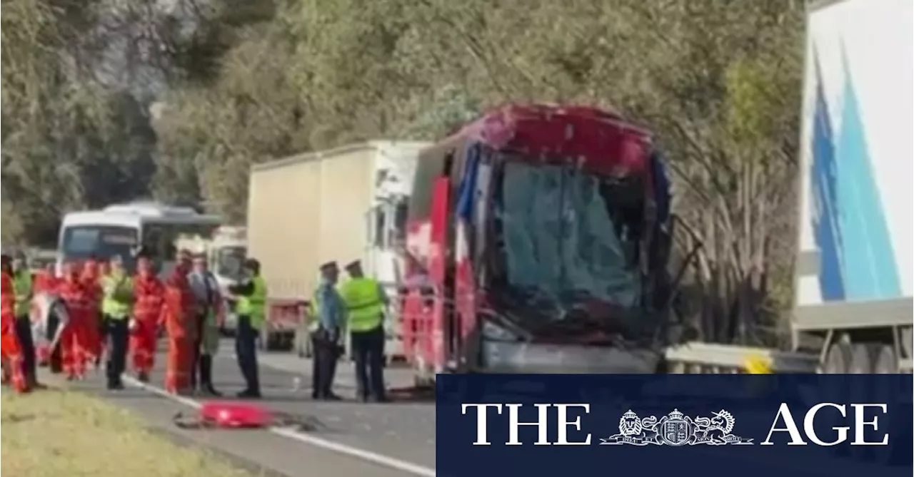 Bus driver dies, 13 passengers injured in Hume Highway crash