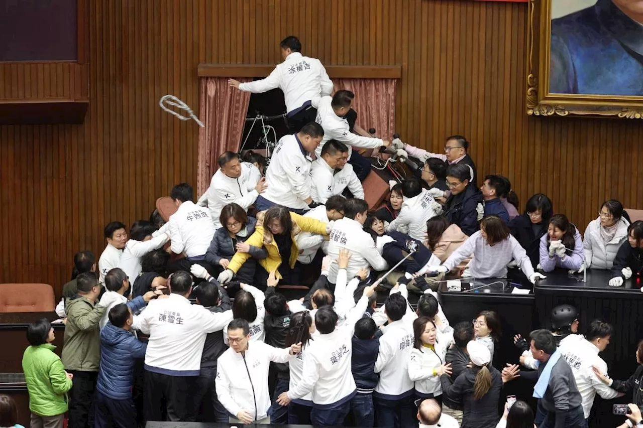 Taiwan lawmakers fight over passage of bills