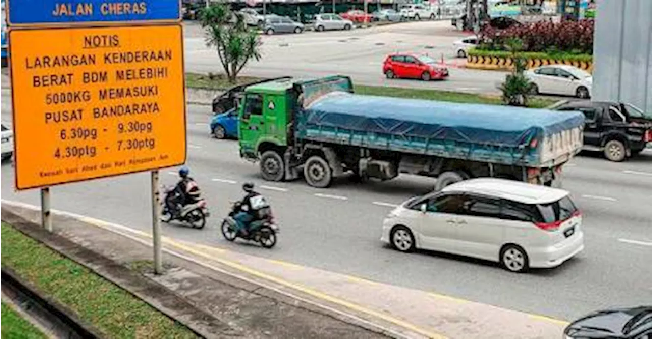 Heavy Vehicle Ban Implemented in Bukit Tambun During Peak Hours