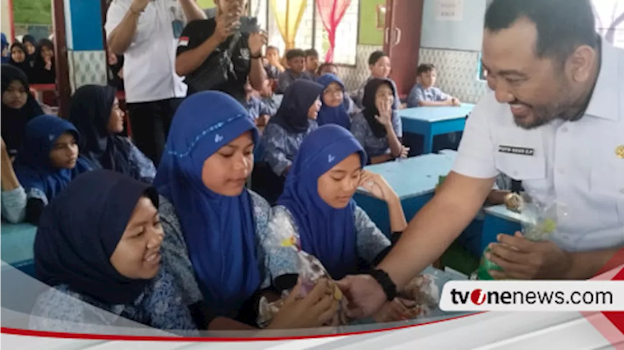 Imigrasi Sumbawa Bagikan Sarapan Bergizi Gratis untuk Siswa SD