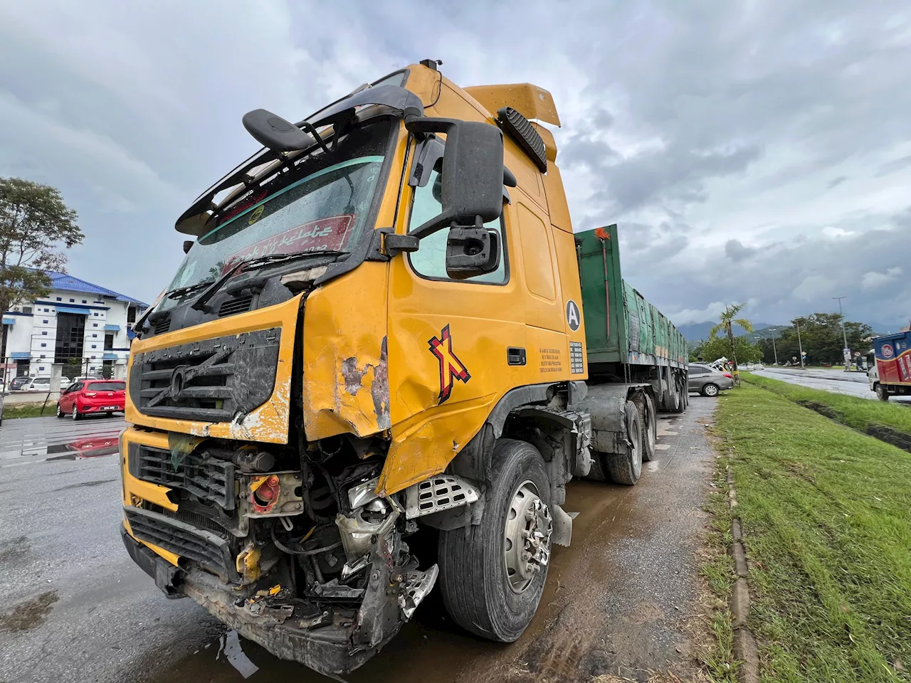 Truck Driver in Fatal Five-Car Crash in Gua Musang Tests Positive for Methamphetamine