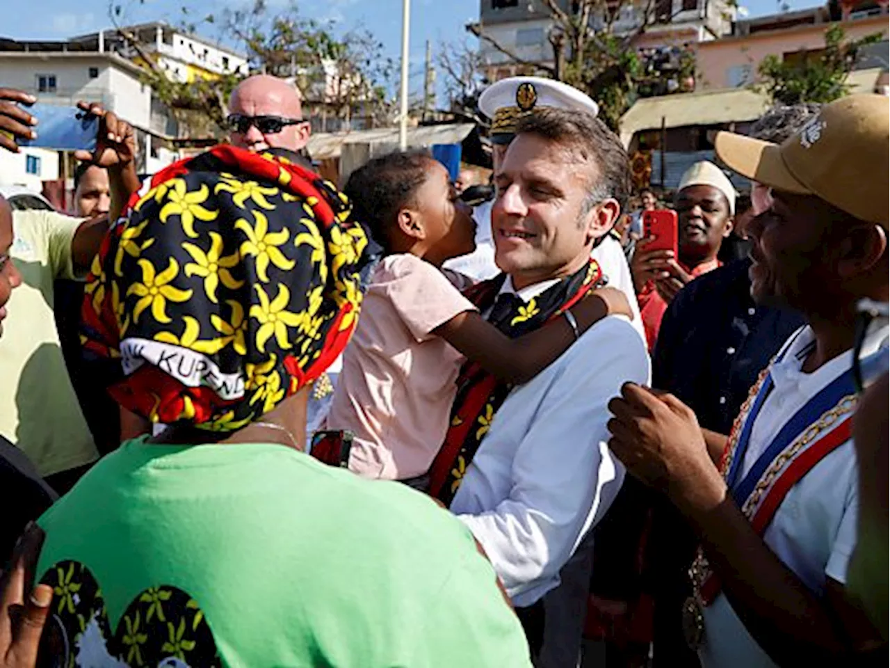 Macron verlängert Mayotte-Besuch nach Wirbelsturm