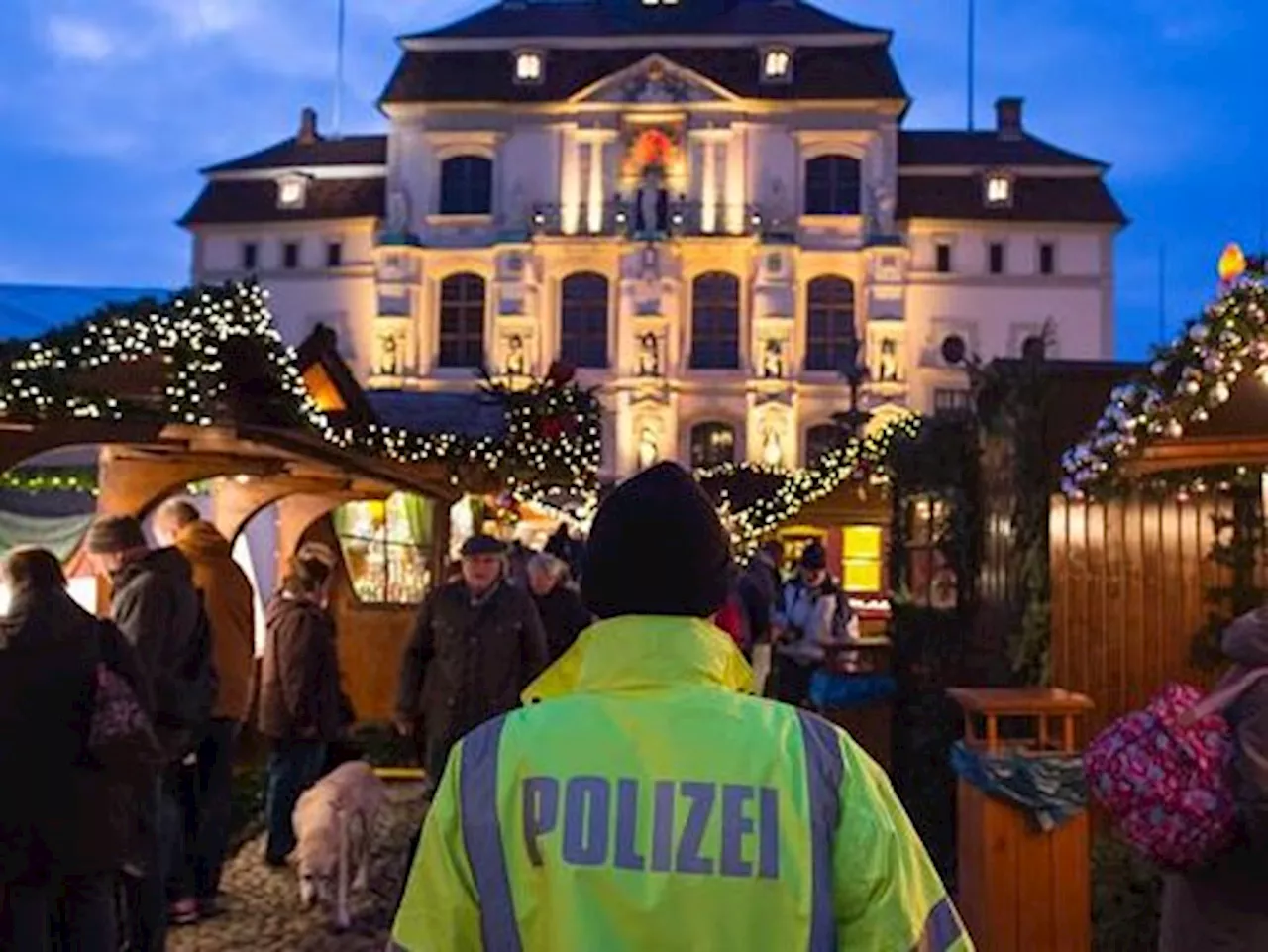 Terroranschlag: Auto rast auf Weihnachtsmarkt in Magdeburg in Menschenmenge