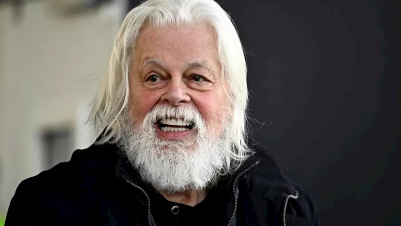 Paris: Paul Watson promet de 'mettre un terme à la chasse baleinière, d'une manière ou d'une autre'