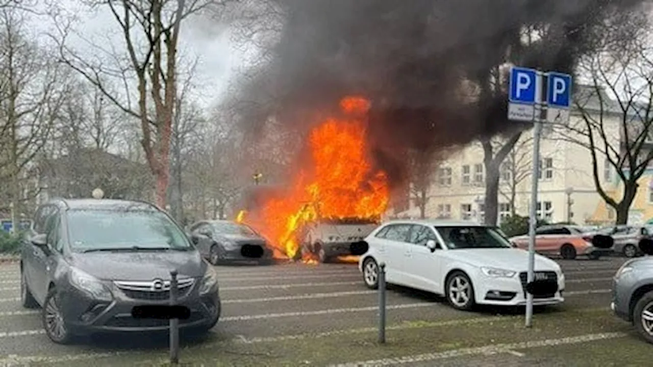 Oberhausen: Vater rettet sich mit Kindern aus brennendem Wohnmobil