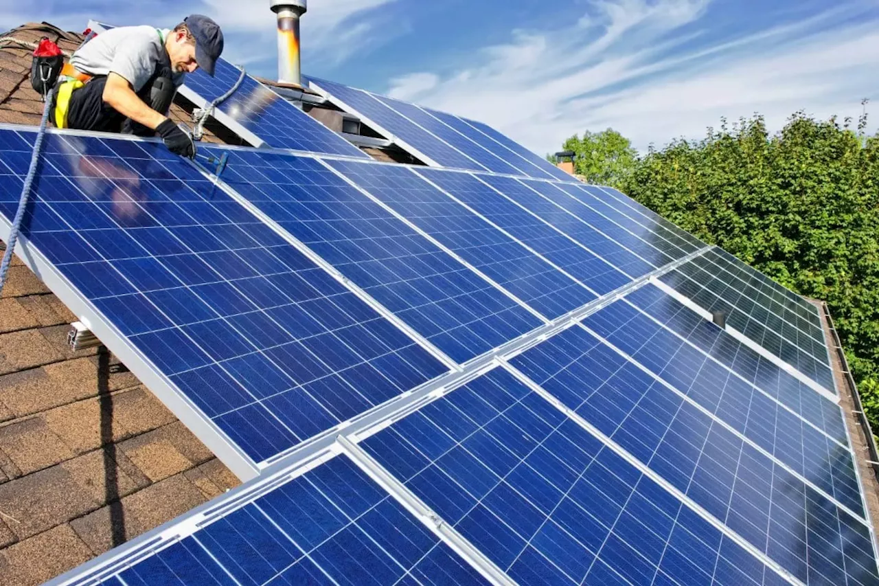 Sindh to solarize government schools, announces energy minister